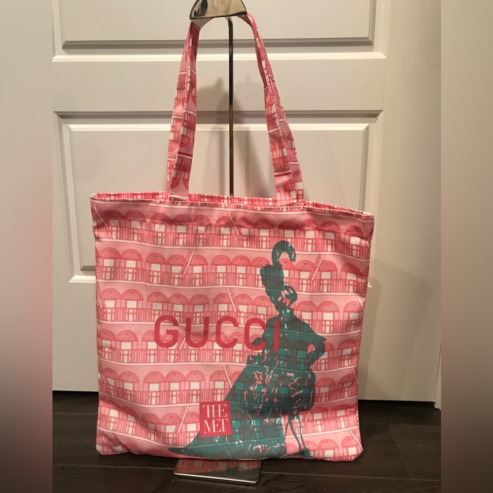 Gucci beauty gift tote